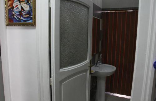 Naples City Centre House | Basic 8 Bed Mixed Dorm (share Bathroom)