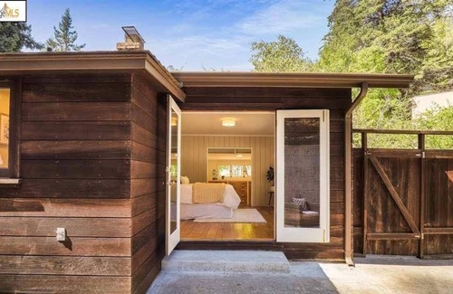 Forestland House | Basic mid century living in a serene setting