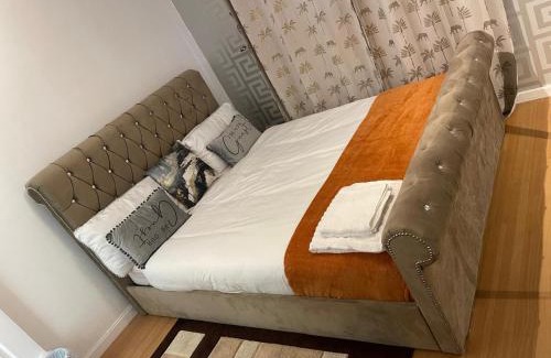 Crays Hill House | Basildon 3 bed house for 8 guests- free private driveway parking