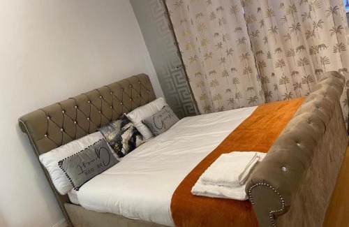 Crays Hill House | Basildon 3 bed house for 8 guests- free private driveway parking