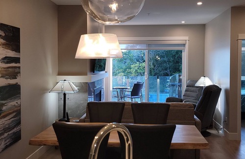 Sooke Apartment | Basking by the Basin - 2 Bedroom/ 2 Bathroom
