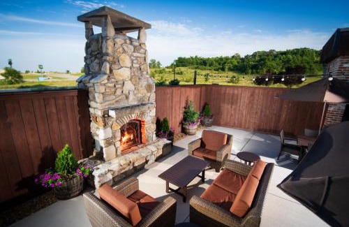 Hollister Hotel | Bass Pro Shops Angler's Lodge