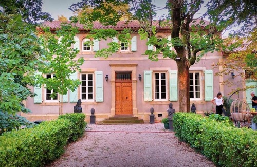Denat House | Bastide Armande – Historic Charm with Pool and Air Conditioning in the Heart of the Tarn