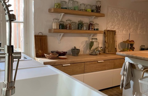 Toulon House | Bastide Provençale in a green setting An oasis not overlooked - all on foot