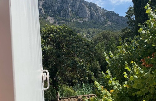 Toulon House | Bastide Provençale in a green setting An oasis not overlooked - all on foot