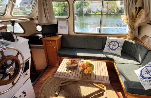 Nemours Boat Rental | Bateau Tout Confort Datant DE 1980 - Proche Fontainebleau