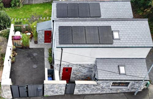 Newcastle House | Bath Lane Cottages & Sauna Garden