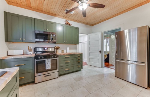 Roseland Terrace Historic District Cottage | Baton Rouge Cottage w/Fenced Yard: Near Downtown!