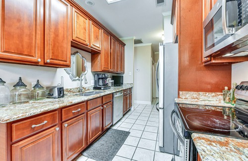 Broadmoor House | Baton Rouge Retreat w/Patio, Grill & Fire Pit!