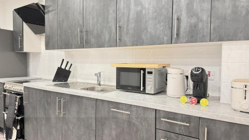 Queenstown Apartment | Battersea Haven - Winter Village, Family Friendly