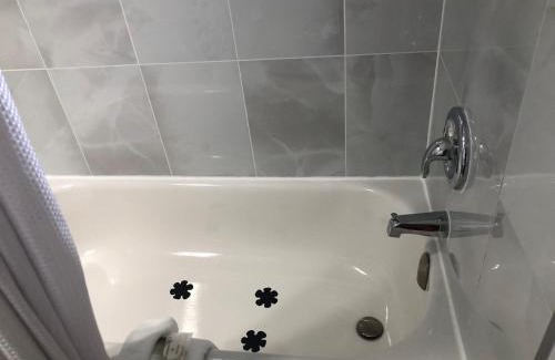 Creston Hotel | Bavarian Orchard Motel