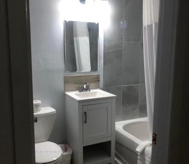 Creston Hotel | Bavarian Orchard Motel