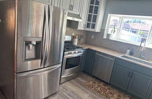 Hayward House | Bay area Gateway near bart train with big front and back yard