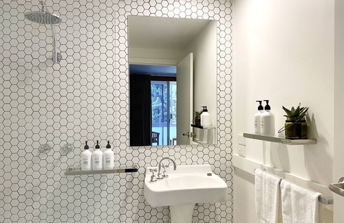 Batemans Bay Hotel | Bay Breeze Boutique Accommodation