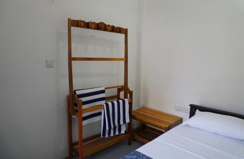 Pottuvil Division 2 Hotel | Bay Hut