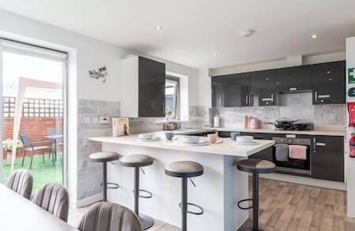 Northampton Apartment | Bay of Reflection at The Voyager