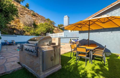 Bay Park House | Bay Park - Pool - Vibrant - Backyard