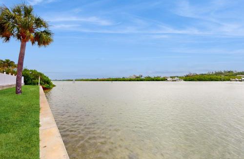 Indian Shores Apartment | Bay Shores 417