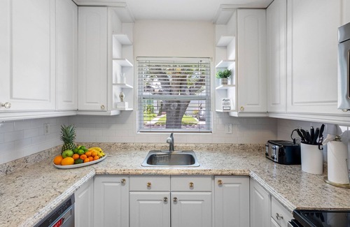 Virginia Park House | Bay to Bay Bungalow | Sleeps 6