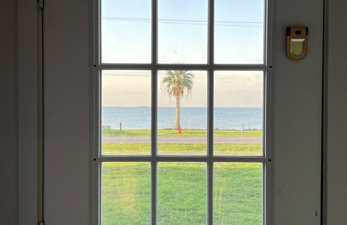 Long Mott Cottage | Bay View Bungalow