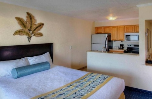 Rocky Point Hotel | Bay View Retreat! Balcony, Kitchen, Free Parking, Onsite Pool!