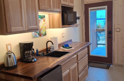 Homer Apartment | BAY VIEW SUITE, UPPER LEVEL, BEACH WALK INN nFeaturing Homer's memorable VIEW!