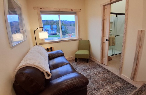 Homer Apartment | BAY VIEW SUITE, UPPER LEVEL, BEACH WALK INN nFeaturing Homer's memorable VIEW!