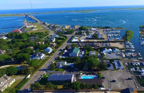 Hampton Bays Hotel | Bay Watch Hotel and Marina