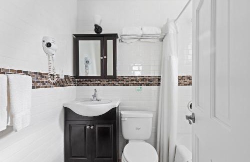 Hampton Bays Hotel | Bay Watch Hotel and Marina