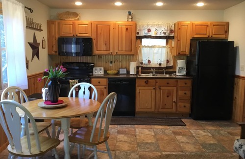 Bayfield Condo | Bayfield- Charming Newly Remodeled Condo, Gateway to Apostles