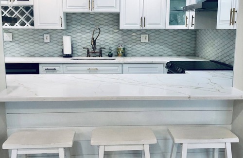 St. Pete Beach Condo | Bayfront Beauty - Spacious 2/2 Condo Across From The Beach