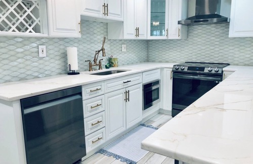 St. Pete Beach Condo | Bayfront Beauty - Spacious 2/2 Condo Across From The Beach