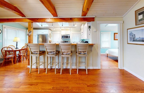 Spruce Head Cottage | Bayfront dog-friendly cottage with fireplace, dock, washer/dryer & AC