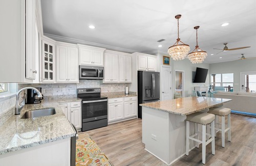 Pass Chateau Harbor House | Bayfront home with excellent view of the D.I. Bridge