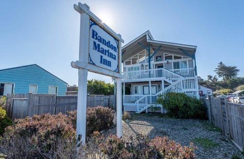 Bandon House | Bayfront Queen | Bandon Marina Inn