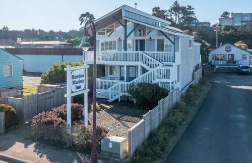 Bandon House | Bayfront Queen | Bandon Marina Inn