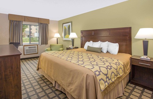 Ames Hotel | Baymont by Wyndham Ames