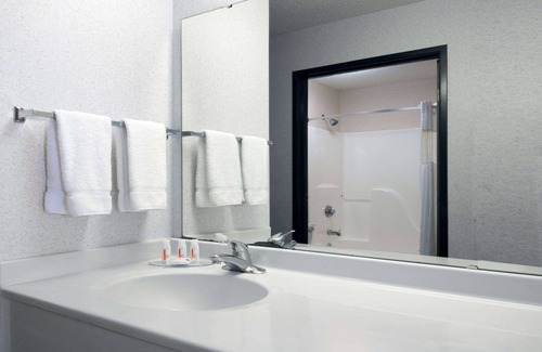 Columbus Hotel | Baymont by Wyndham Columbus/Rickenbacker