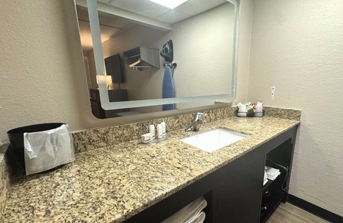 Central City Hotel | Baymont by Wyndham Corpus Christi Airport