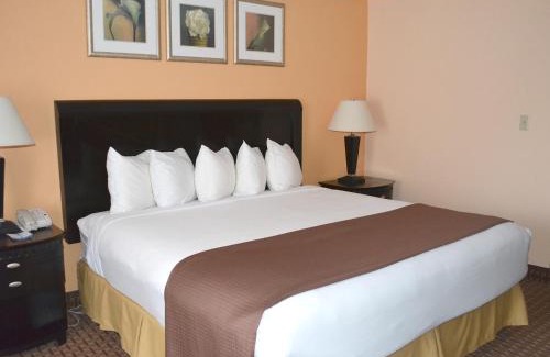 East Windsor Hotel | Baymont by Wyndham East Windsor Bradley Airport