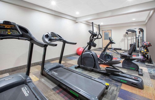 Grand Rapids Hotel | Baymont by Wyndham Grand Rapids Near Downtown