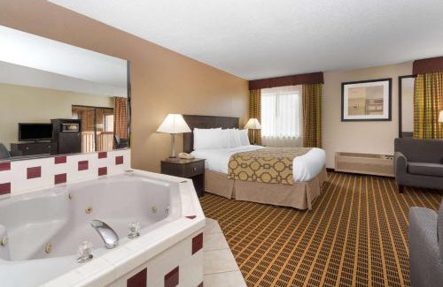 Harvard Hotel | Baymont by Wyndham Harvard