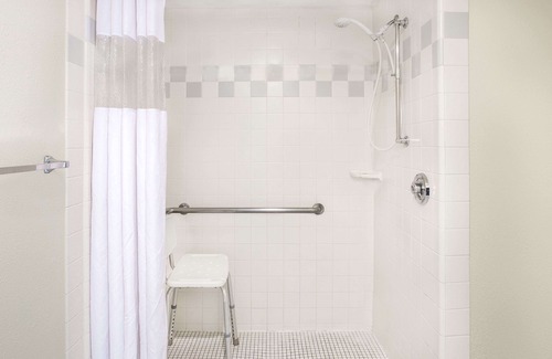 Janesville Hotel | Baymont by Wyndham Janesville