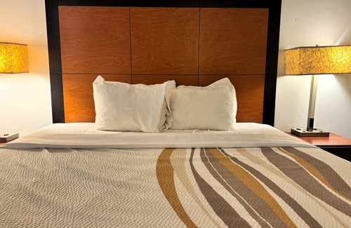 Meridian Hotel | Baymont by Wyndham Meridian