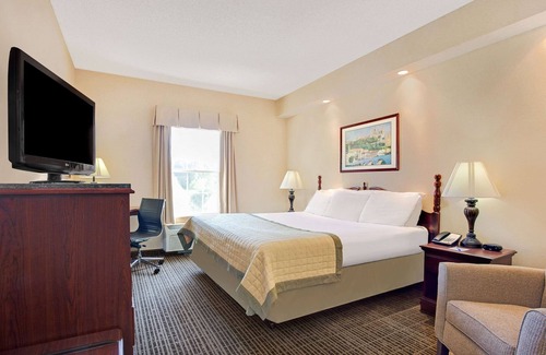 Pearl Hotel | Baymont by Wyndham Pearl