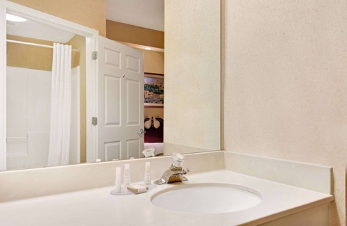Pearl Hotel | Baymont by Wyndham Pearl