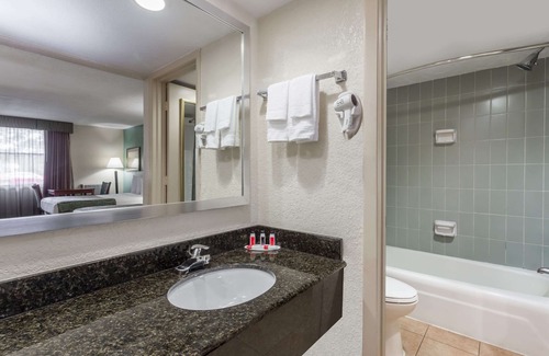 Arlington Park Hotel | Baymont by Wyndham Sarasota