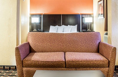 Dunmore Hotel | Baymont by Wyndham Scranton Dunmore
