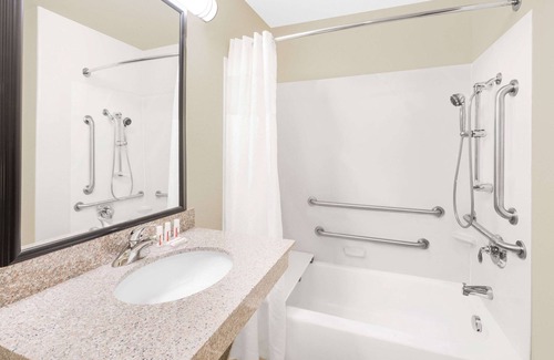 Ira Hotel | Baymont by Wyndham Snyder