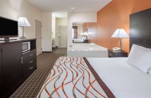 South Haven Hotel | Baymont by Wyndham South Haven